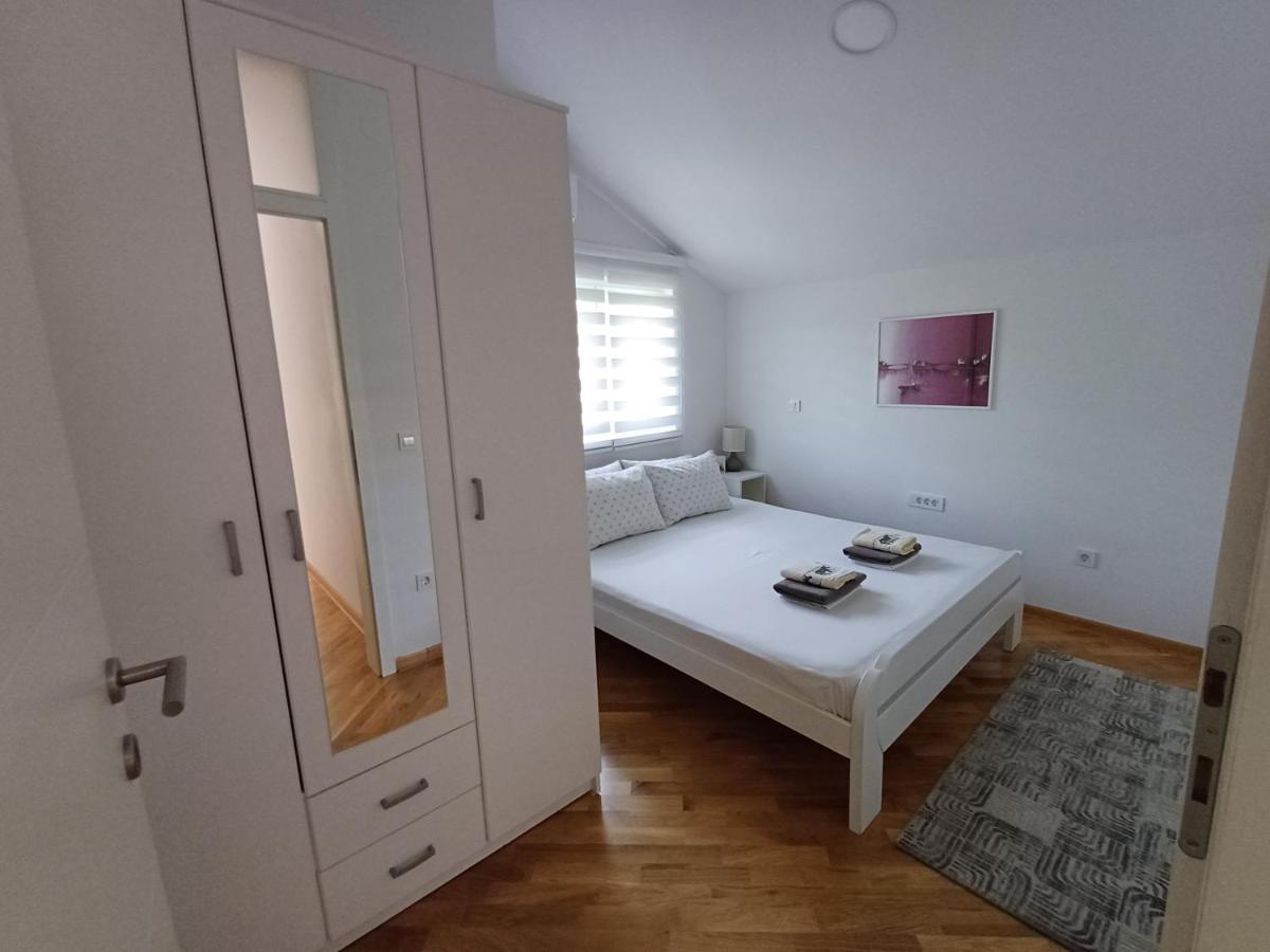 Villa Tamara With Garden And River View - Free Private Parking - Garage 모스타르 외부 사진